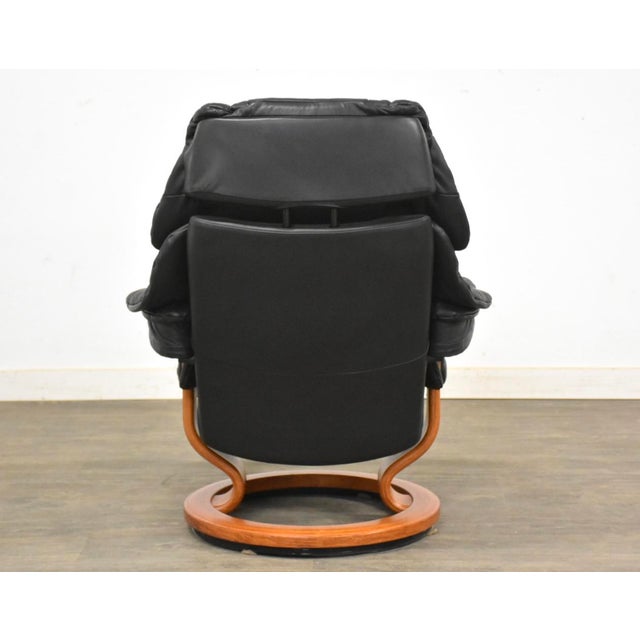 Ekornes ASA 1960s Ekornes Stressless Black Leather Recling Chair For Sale - Image 4 of 9