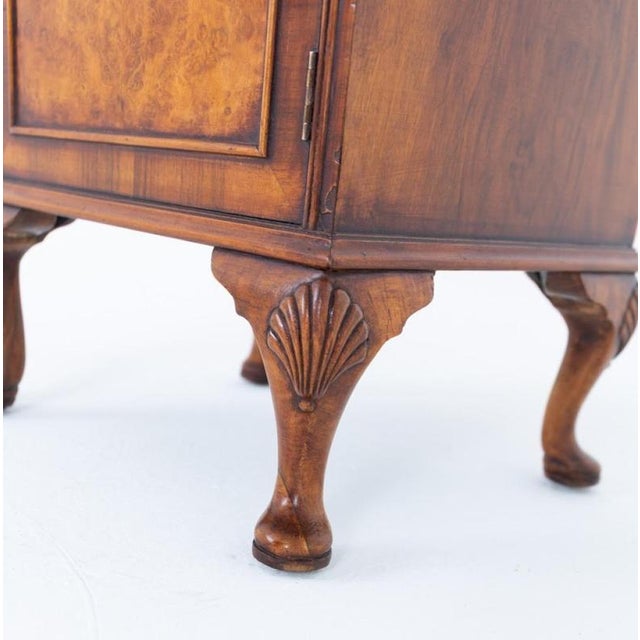 A charming Queen Anne-style bedside cabinet of elegant proportions and quality craftsmanship. The cabinet stands on...