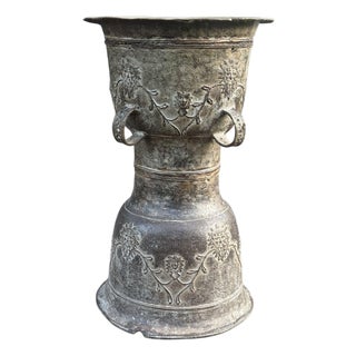 Antique Flores Moko Drum Pedestal Bronze With Natural Patina For Sale