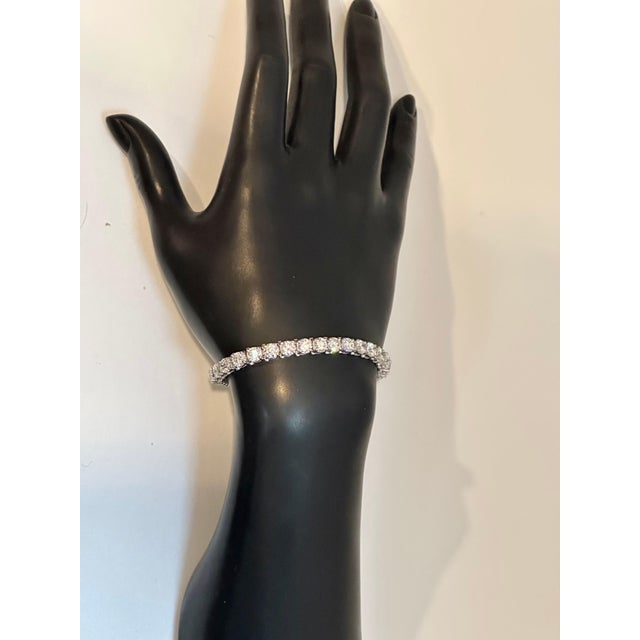 34 Round Diamond 35 Pointer Each Tennis Bracelet in 18 Karat Gold 11.9 Carat 7 " For Sale - Image 11 of 18