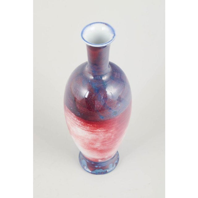 Rörstrand Unique test-glaze vase, 1985. Elegant cylindrical porcelain vase with experimental test glaze in shades of red,...
