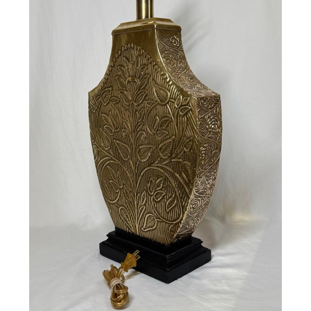 Vintage Repousse Brass Floral & Leaf Pattered Urn Form Table Lamp For Sale - Image 11 of 12