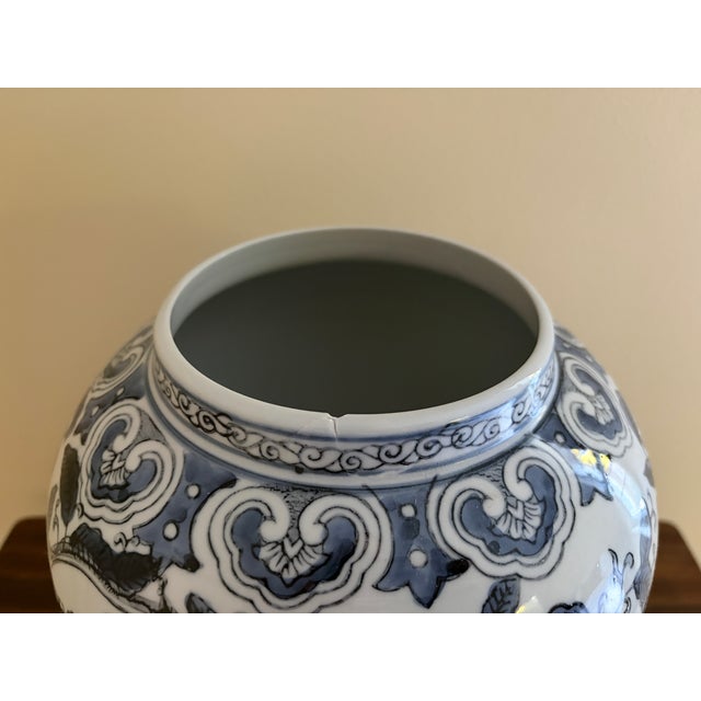 Chinoiserie Large Blue and White Porcelain Ginger Jar For Sale - Image 10 of 10