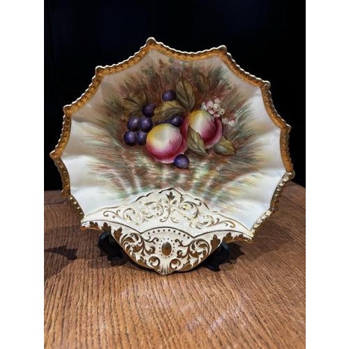 Aynsley Gold Orchard Pair Of Serving Dishes. One Signed D Jones Sizes : 20.5 x 19.5 cms 16 x 14.5 cms.