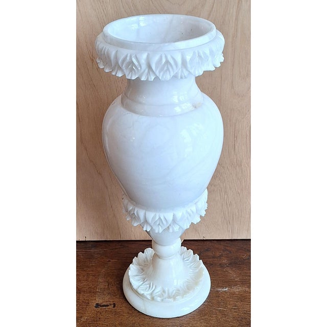 Large Vintage Mood Table Lamp in White Carved Alabaster, 1970s For Sale - Image 3 of 7