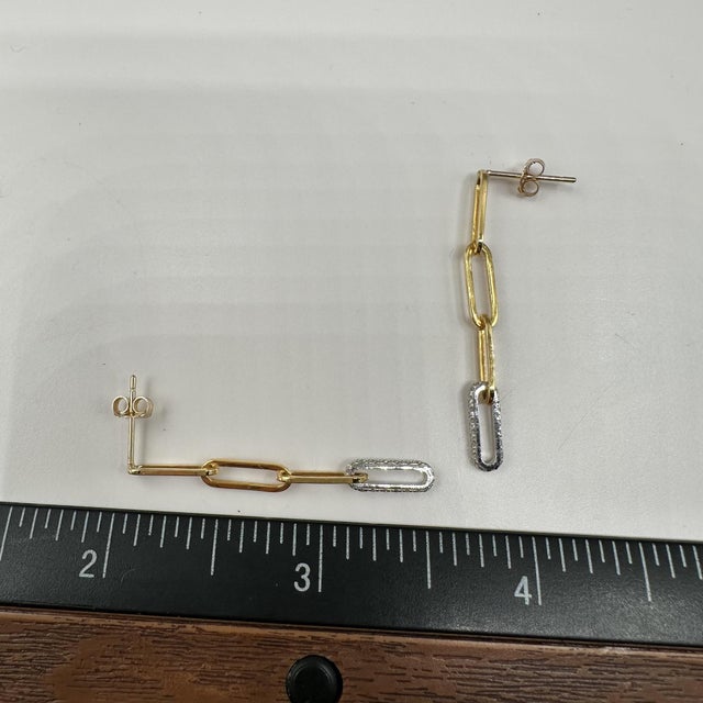 Early 21st Century Diamond Paperclip Earrings in 14kt Two-Tone Gold – 0.20ctw, New, A Pair For Sale - Image 5 of 5