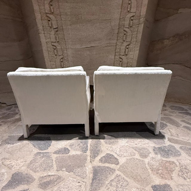 White Pair of Parsons Chairs Attributed to Milo Baughman Post Modern For Sale - Image 8 of 14
