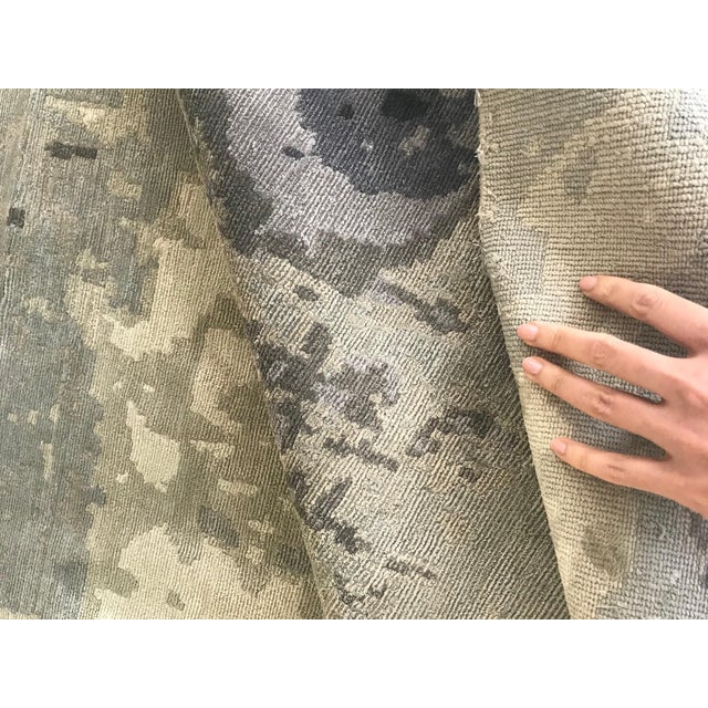 Contemporary abstract Kusafiri Eskayel natural silk rug by Doris Leslie Blau Size: 7'9" × 17'3" (236 × 525 cm) This modern...