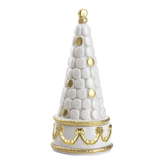 Baby Macarons Pyramid Scented Candle White in Antique Gold For Sale