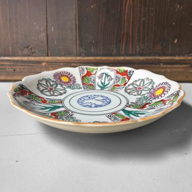 Ceramic Authentic Japanese Imari Plate Floral Decoration, 1920 For Sale - Image 7 of 10