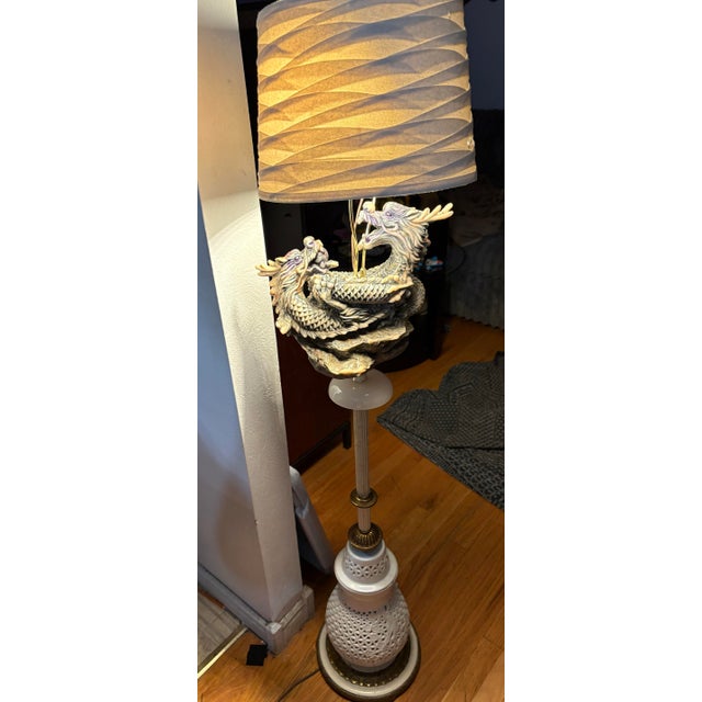 Mid 20th Century Hollywood Regency Chinoiserie Reticulated Ceramic & Dual Dragon Floor Lamp For Sale - Image 4 of 12