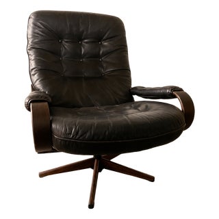 Scandinavian Black Leather Swivel Lounge Chair with Bentwood Frame, 1970s For Sale