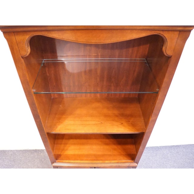 Thomasville Furniture Winston Court Solid Cherry Traditional Style 32" Lighted Bookcase / Wall Unit 20641-822 For Sale In Kansas City - Image 6 of 10