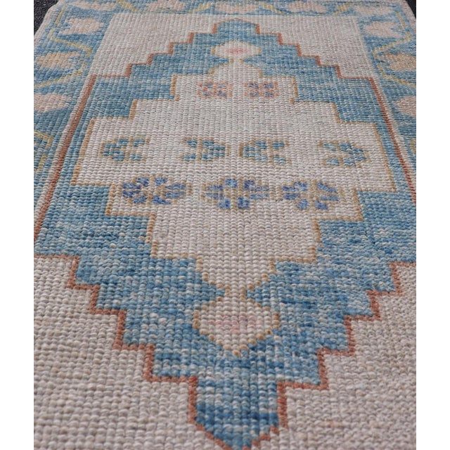 Modern Turkish Oushak Rug in Blue and Beige Geometric Patterns 2'4" X 3'7" For Sale In Atlanta - Image 6 of 10