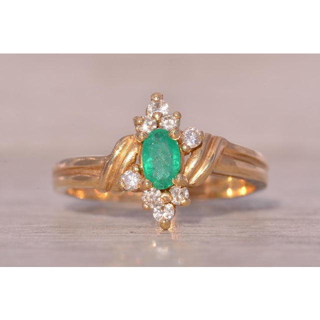 The Birr: Natural Emerald and Diamond Ring in Yellow Gold For Sale - Image 4 of 11