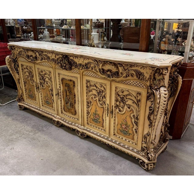Ivory Louis XV Venetian Curved Sideboard in Lacquered, Painted and Gilded Wood, 1920s For Sale - Image 8 of 10