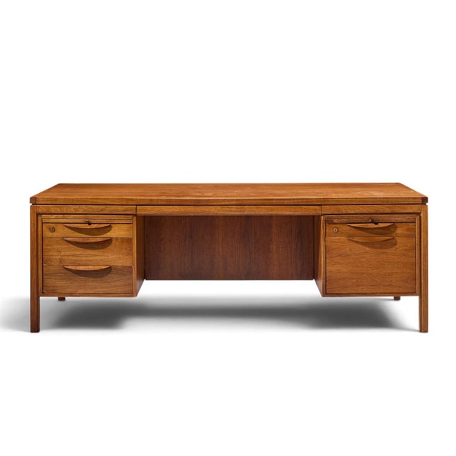 Jens Risom Mid Century Walnut Executive Desk This desk measures: 81.5 wide x 36 deep x 27.75 high, with a chair clearance...
