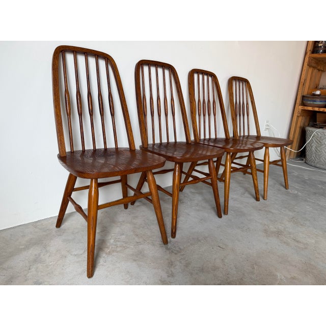 1970s Vintage Virginia House Solid Oak Windsor-Style Dining Chairs – Set of 4 For Sale - Image 5 of 13