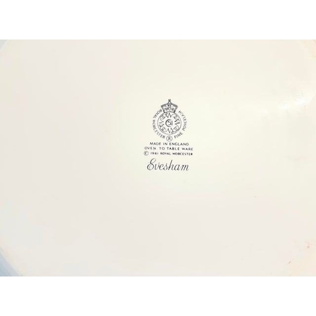 1970s Vintage English Farmhouse Evesham Porcelain Oven Proof Pie Plate 10.5"d For Sale - Image 5 of 5