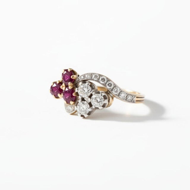 Antique Belle Époque Ruby and Diamond Clover "Toi Et Moi" Ring, Size 7.5 For Sale - Image 4 of 6