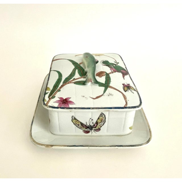 This early 1900s French porcelain sardine box features hand-painted florals and a figural sardine handle on the lid. The...