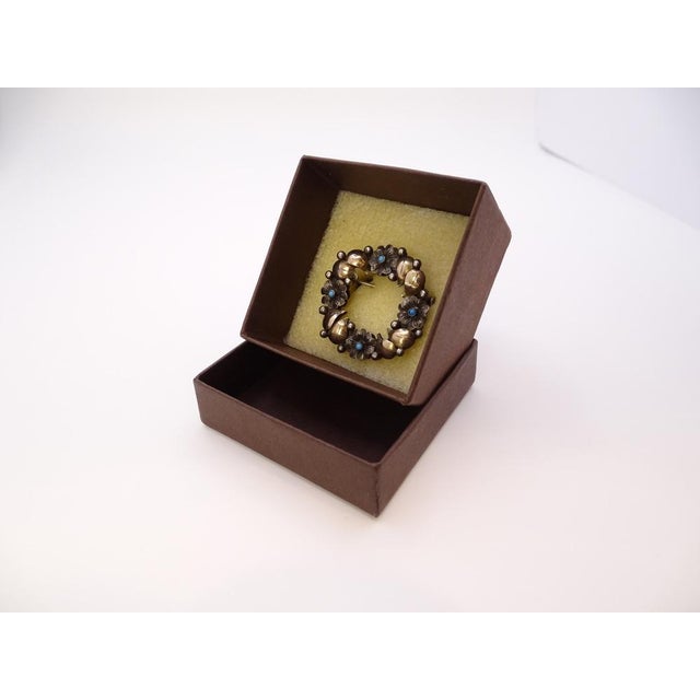 Art Nouveau Aged Metal and Turquoise Garland Brooch, France, 1920s For Sale - Image 16 of 18