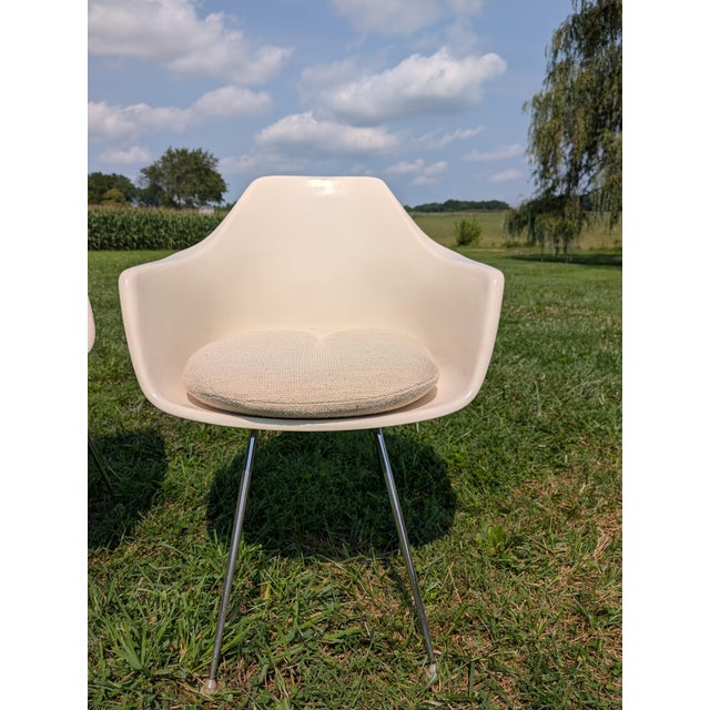 Off-white Mid-Century Modern Burke, Inc. Fiberglass Dining Chairs - Set of 4 For Sale - Image 8 of 10