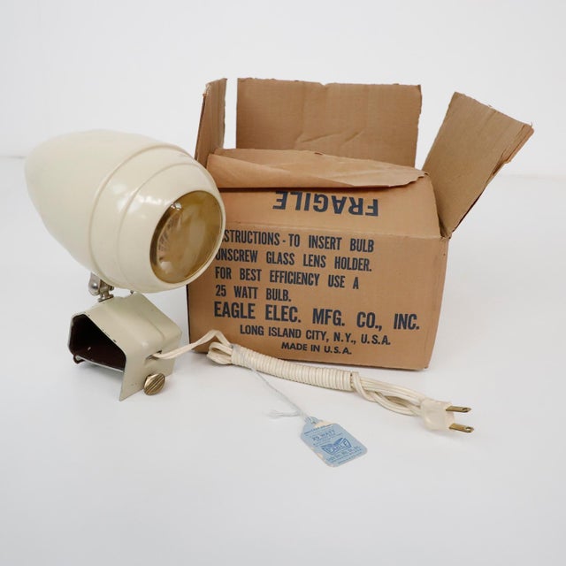 American 1950s Eagle Electric Co. Bakelite Bullet Desk Lamp For Sale - Image 3 of 4