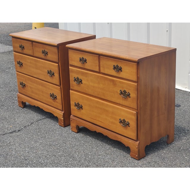 A Matching pair of Chippendale Maple three drawer Chest of Drawers in good vintage condition. Measures 30.25" in width,...