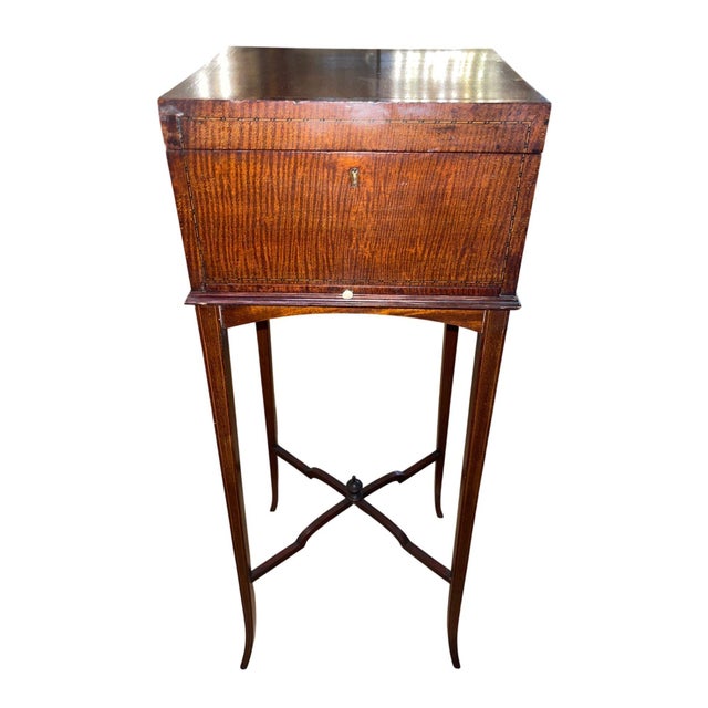 Petite 19th Century French Vanity Table With Mirror For Sale - Image 4 of 8