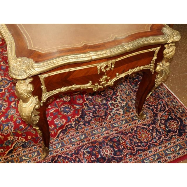 ​Mid 20th Century Bronze Mounted Louis XV French Style Kingwood Writing Desk Bureau Plat For Sale - Image 4 of 15