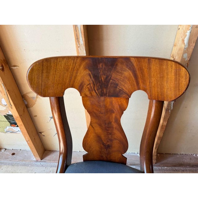 Brown Early 20th Century Set of 6 Crotch Flame Mahogany Empire Style Saber Leg Dining Chairs For Sale - Image 8 of 18