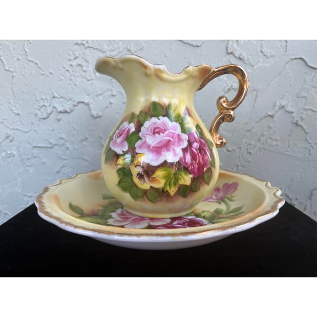 Victorian Vintage Hand-Painted Japanese Porcelain Pitcher & Basin Set With Gilt Scroll Handle – Yellow Rose Motif For Sale - Image 3 of 12