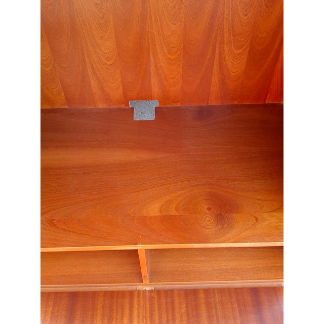 Late 20th Century Federal Style Yew Wood Double Door Side Cabinet For Sale - Image 15 of 15
