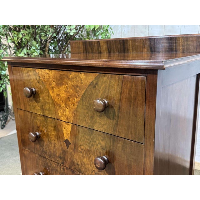 English Chest of Drawers in Walnut Burl and Oak, 1930s For Sale - Image 4 of 18