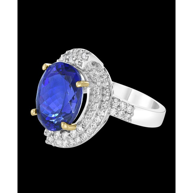 8.5 Carat Oval Tanzanite and 2 Carat Diamond Ring 18 Karat White Gold, Estat For Sale - Image 4 of 18