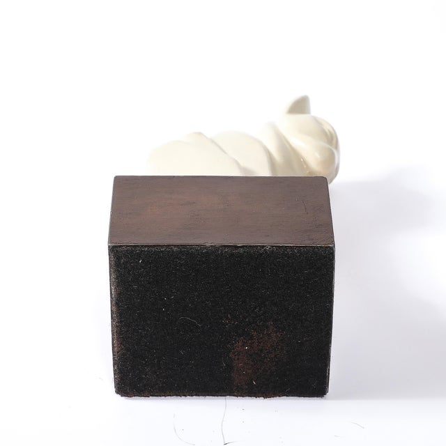 Art Deco Cubist Cat Sculpture in Cream Enamel on Brown Rectilinear Base For Sale - Image 14 of 14