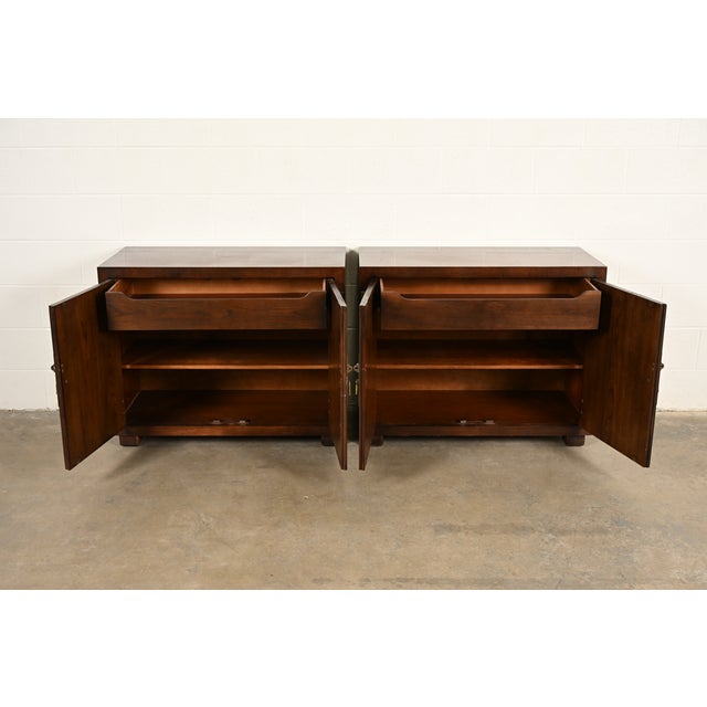 1980s Henredon Mid-Century Modern Hollywood Regency Campaign Oak and Brass Buffet Servers or Bar Cabinets, Pair For Sale - Image 5 of 16