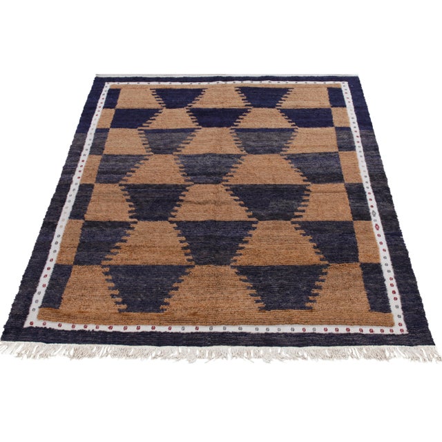 A specimen of artistic acumen, this vintage 6x7 Tulu rug of the 1950s from our Antique & Vintage collection unveils sharp...