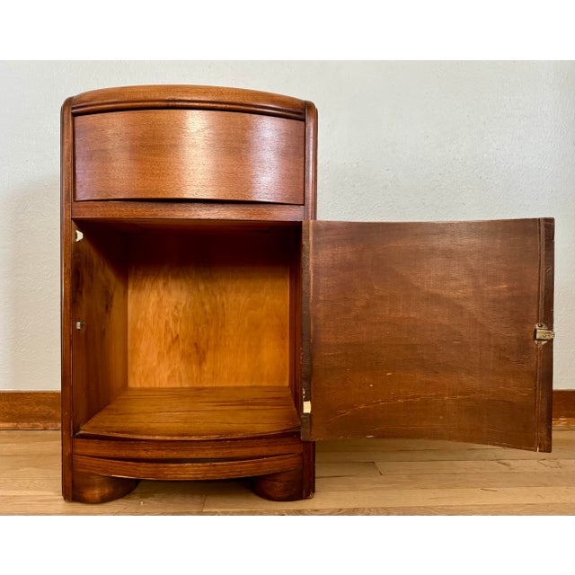 American Streamline Moderne Demilune Nightstand With Drawer and Cabinet, C. 1930s–40s For Sale - Image 9 of 17