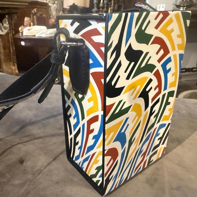 Fendi 21st Century Vertical White Vertigo Box Shoulder Bag by Fendi for Sarah Coleman For Sale - Image 4 of 14