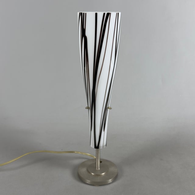 1980s Modernist Zebra Glass and Metal Cone Table Lamp from Giorgione, 1980s For Sale - Image 5 of 12