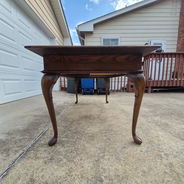 Brown 1990s Vintage Pennsylvania House Queen Anne Chippendale Stained Oak Library Table Desk For Sale - Image 8 of 10