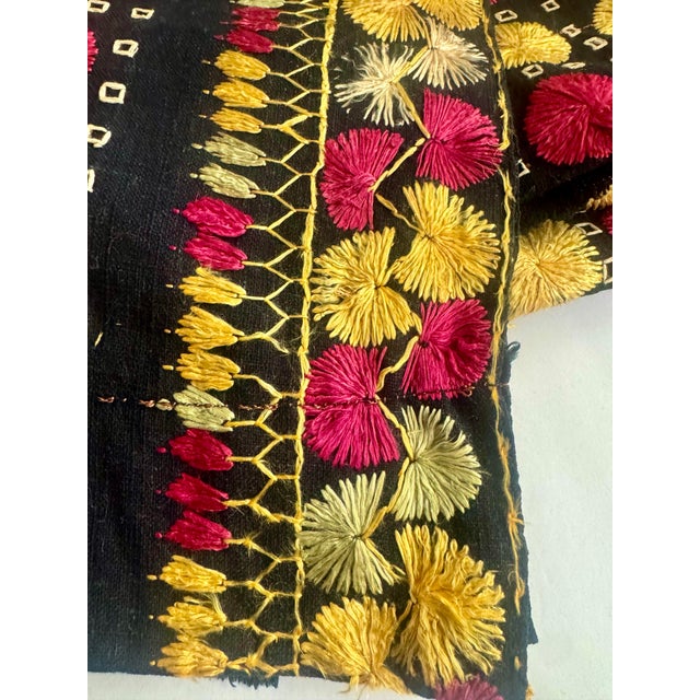 Textile Antique Nilak Phulkari Silk Embroidered Textile, Punjab For Sale - Image 7 of 12