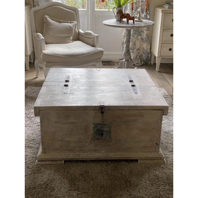 Coffee Table/Chest Table, 18th Century For Sale - Image 10 of 10