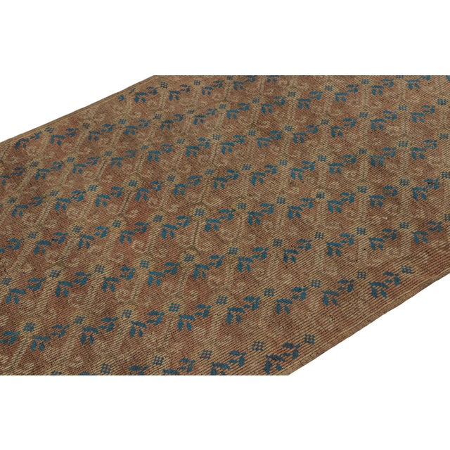 Rug & Kilim Vintage Chaput Style Kilim in Beige-Brown With Pink Undertone & Blue Accents For Sale - Image 4 of 7