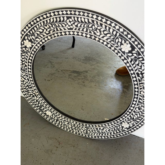 Boho Chic Aditya Handicrafts 32.75” Black & White Bone Inlay Floral Round Mirror, India, 2021 For Sale - Image 3 of 12
