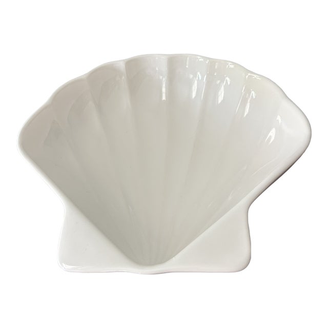 Vintage Pfaltzgraff Heritage White Shell Serving Bowl | Coastal Clamshell Stoneware Dish | Elegant Seashell Centerpiece Bowl For Sale