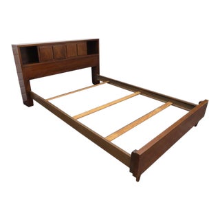 Mid Century Modern Full Size Walnut Bed by American of Martinsville For Sale