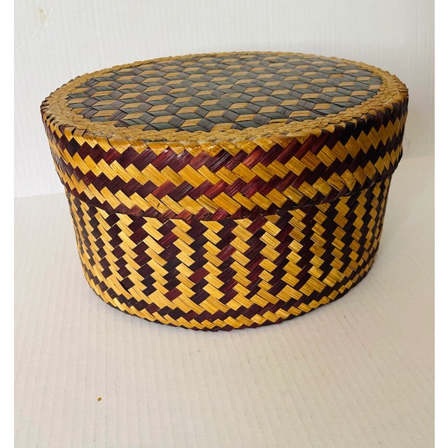 American Folk Art Antique Woven Straw Box Geometric Dedign For Sale In Miami - Image 6 of 6